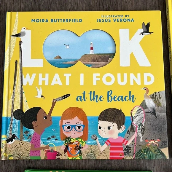 📚 NEW books 4 items - Picture 3 of 9